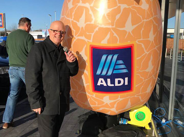 pete walkden at an aldi opening